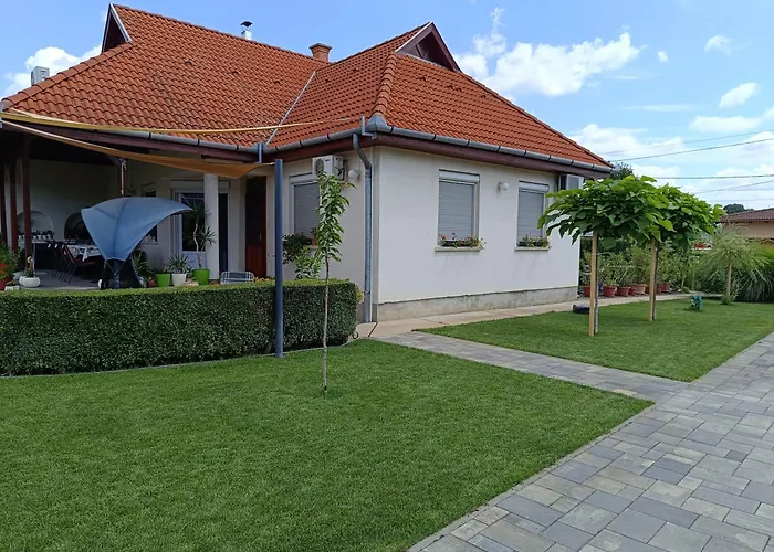 Nemeti Apartmanhaz Апартаменты Хайдусобосло
