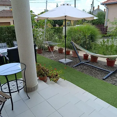 Nemeti Apartmanhaz شقة *